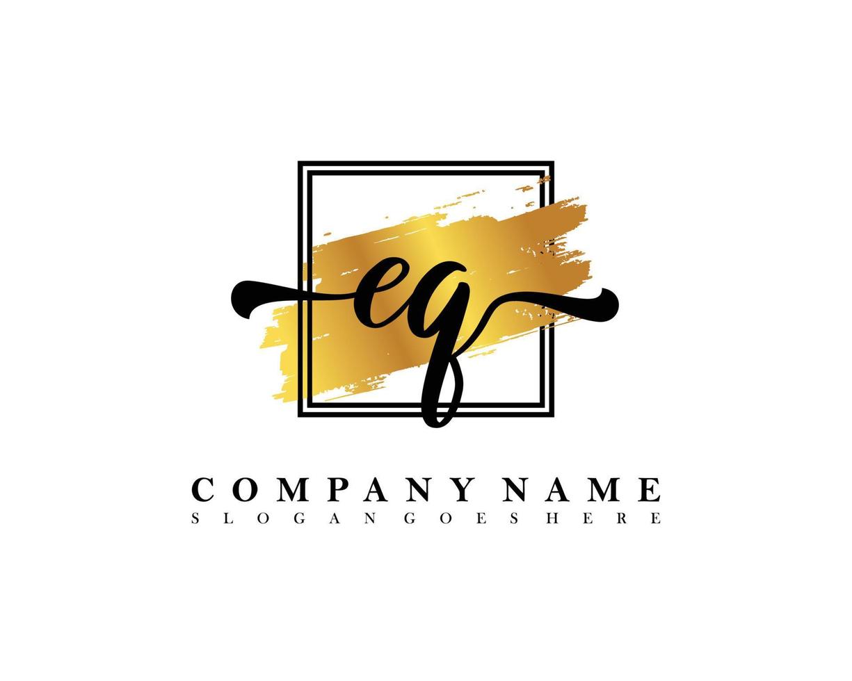 concept de logo d'écriture initiale eq vecteur
