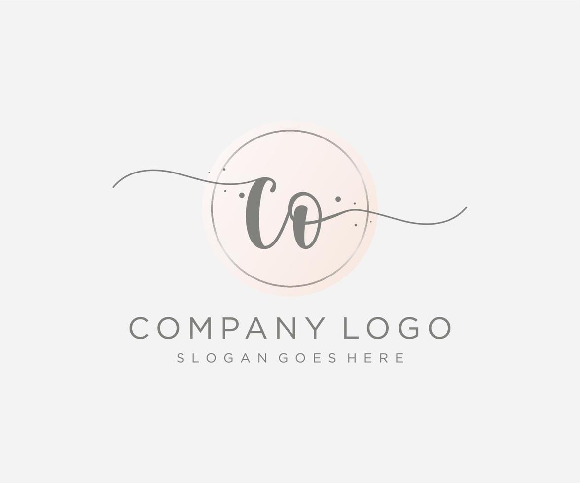 logo co féminin initial. utilisable pour les logos nature, salon, spa, cosmétique et beauté. élément de modèle de conception de logo vectoriel plat.