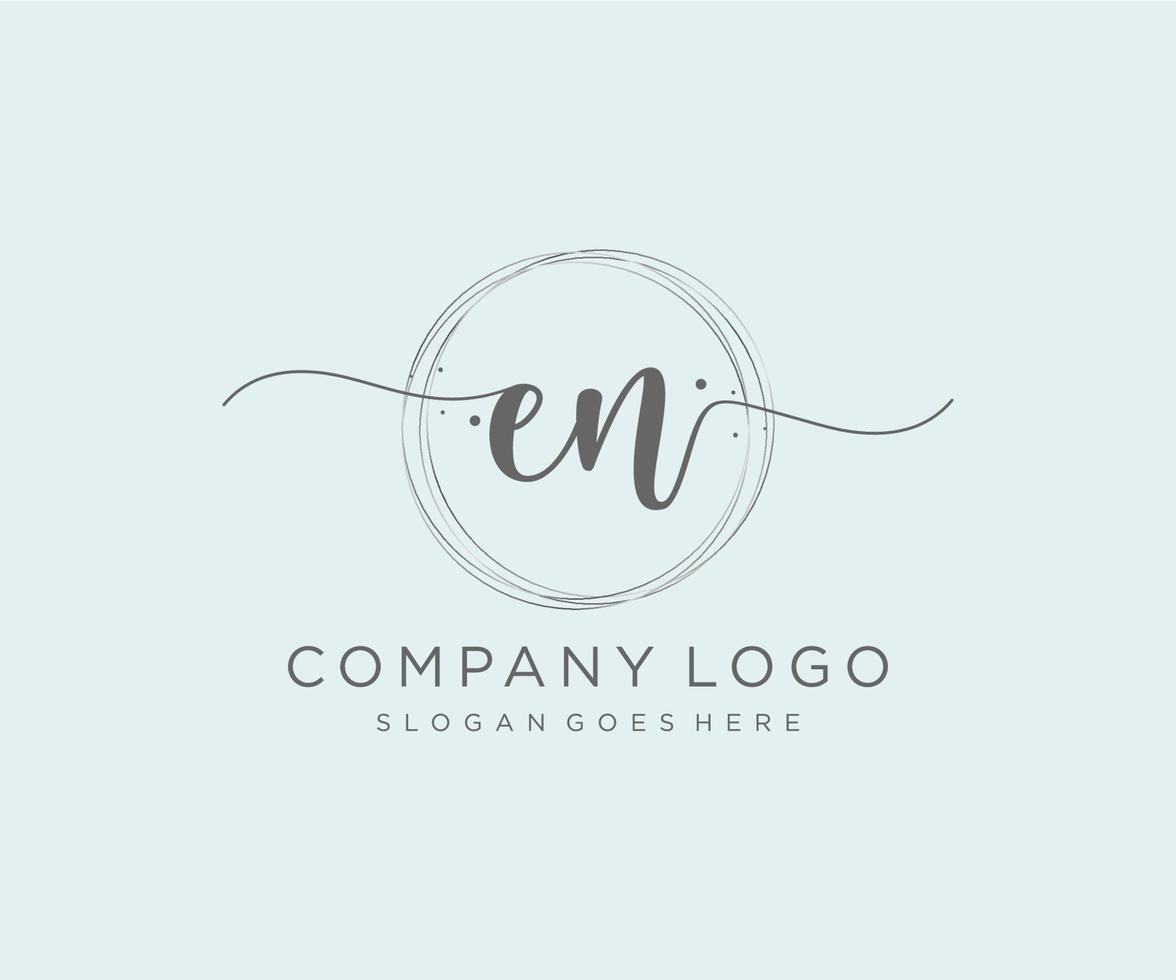 initiale et logo féminin. utilisable pour les logos nature, salon, spa, cosmétique et beauté. élément de modèle de conception de logo vectoriel plat.