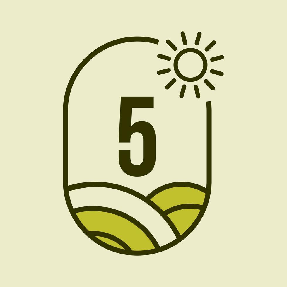 lettre 5 modèle d'emblème de logo agricole. agro-ferme, agro-industrie, panneau éco-ferme avec soleil et symbole de champ agricole vecteur