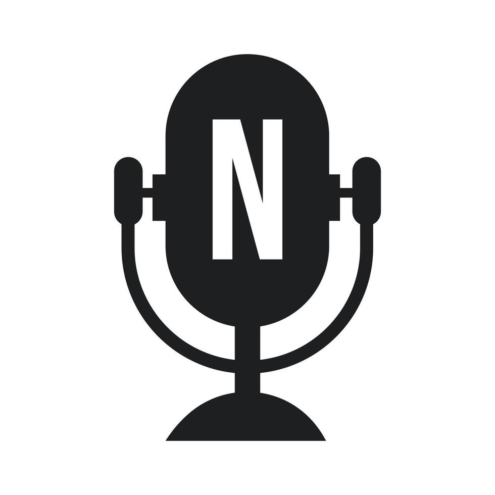 logo radio podcast sur la conception de la lettre n à l'aide du modèle de microphone. musique dj, création de logo de podcast, mélanger le vecteur de diffusion audio