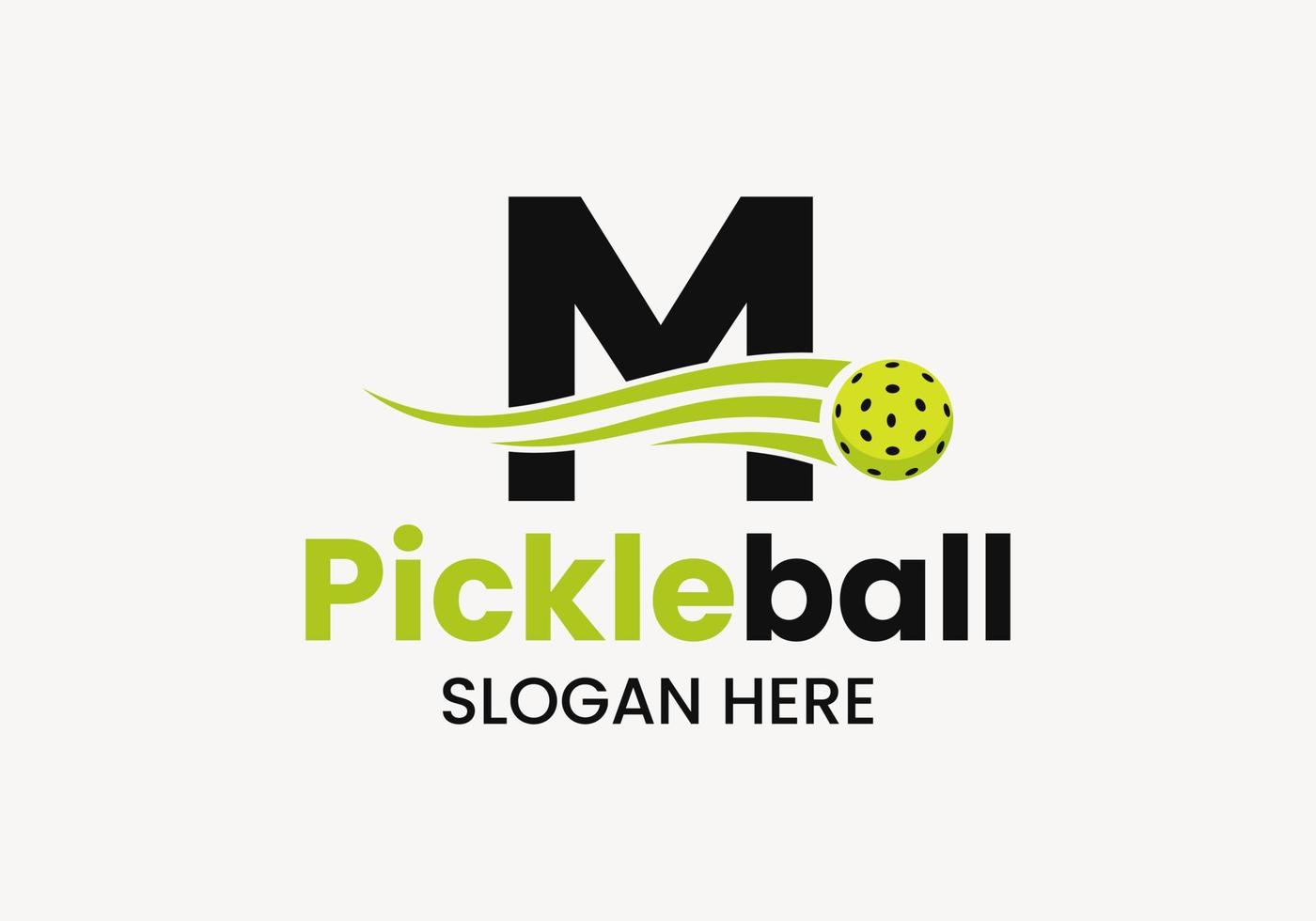 concept de logo lettre m pickleball avec symbole de pickleball en mouvement. modèle de vecteur de logo de boule de cornichon