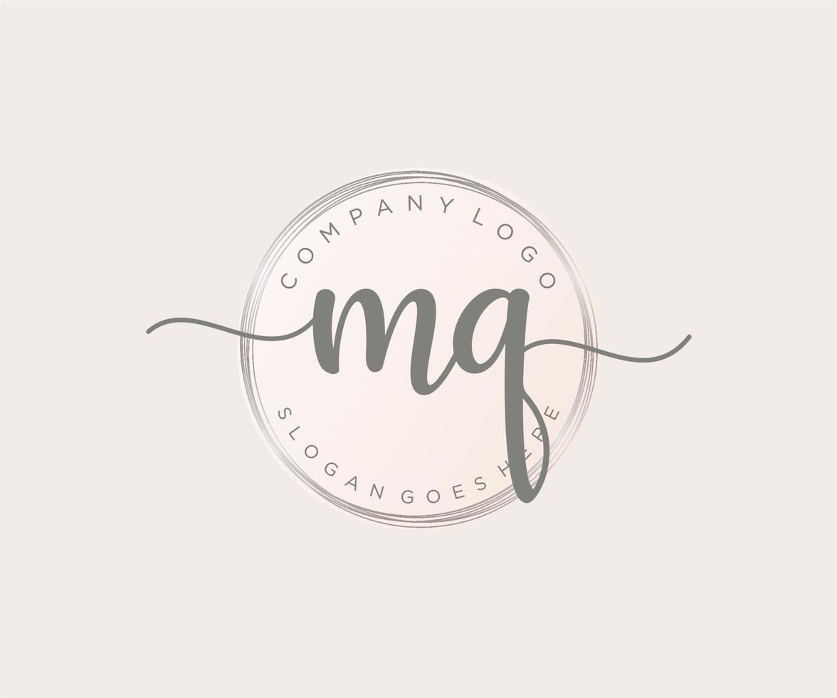 logo féminin mq initial. utilisable pour les logos nature, salon, spa, cosmétique et beauté. élément de modèle de conception de logo vectoriel plat.