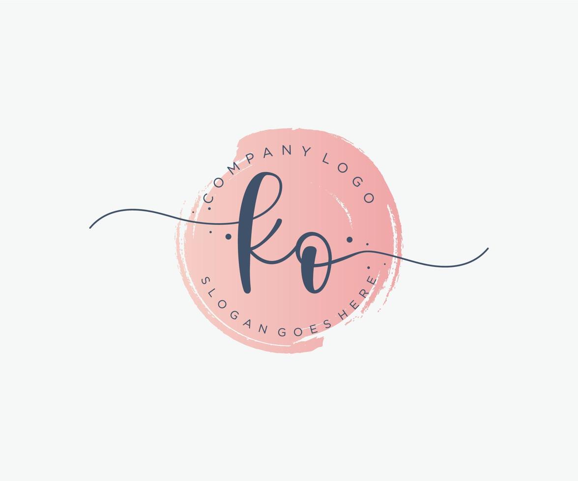 logo féminin ko initial. utilisable pour les logos nature, salon, spa, cosmétique et beauté. élément de modèle de conception de logo vectoriel plat.