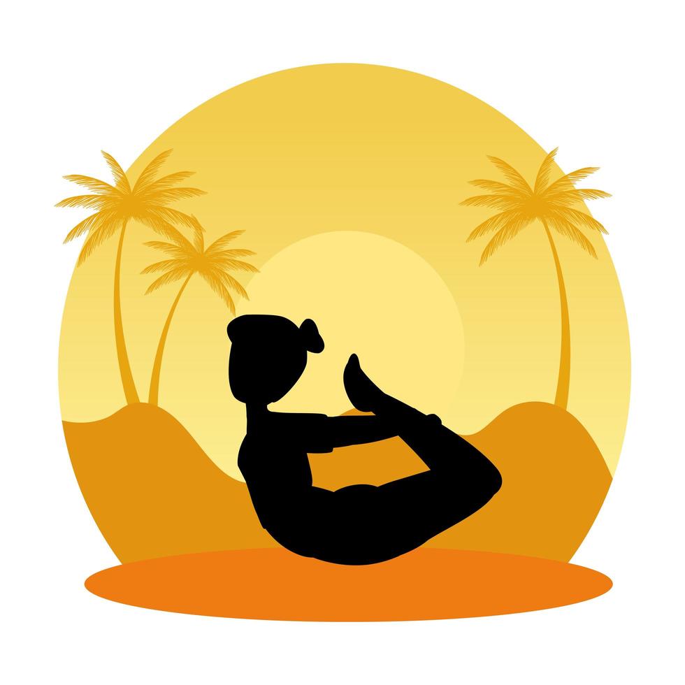 silhouette de femme pratiquant le pilates sur la scène de coucher de soleil paysage vecteur