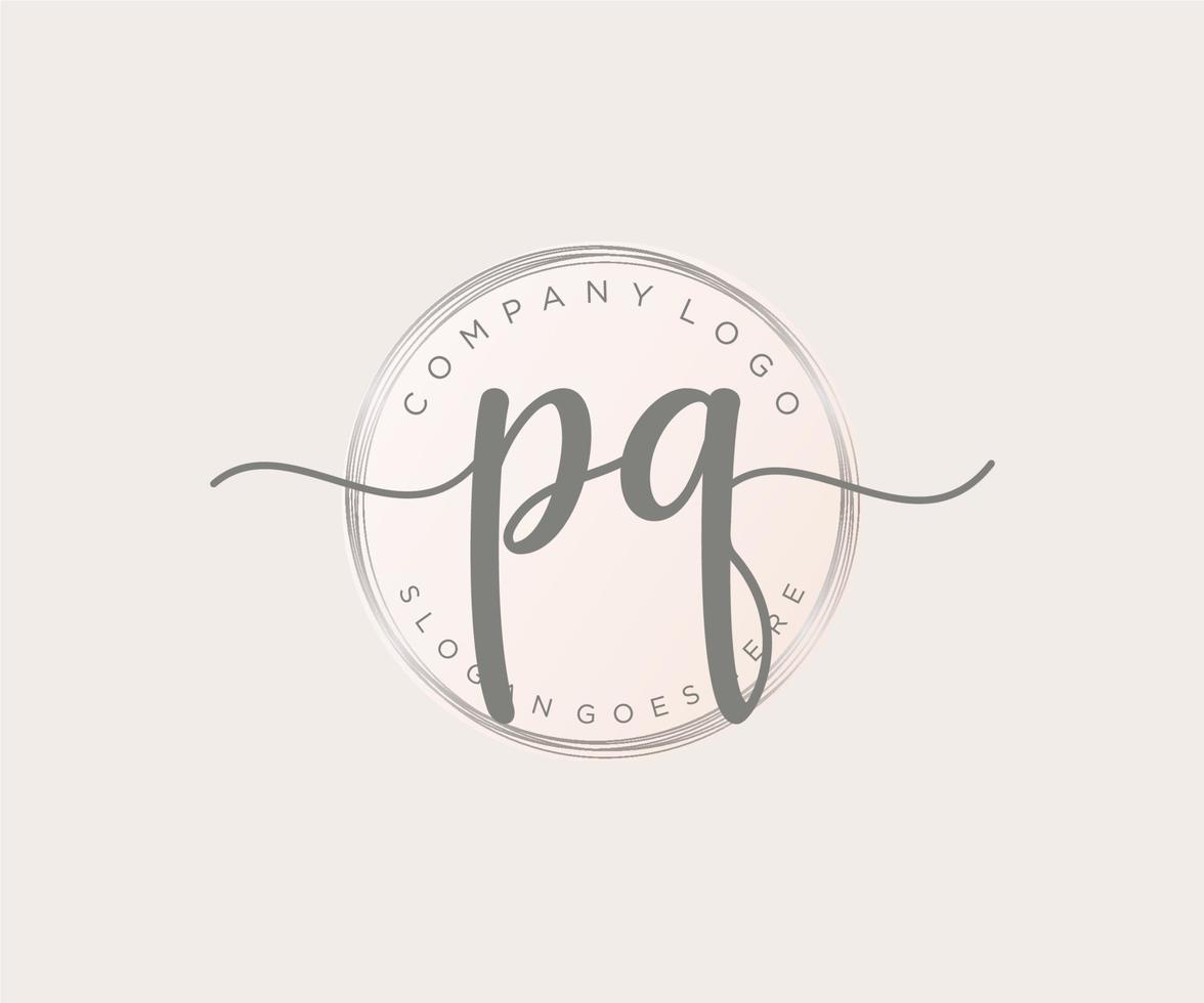 logo féminin pq initial. utilisable pour les logos nature, salon, spa, cosmétique et beauté. élément de modèle de conception de logo vectoriel plat.