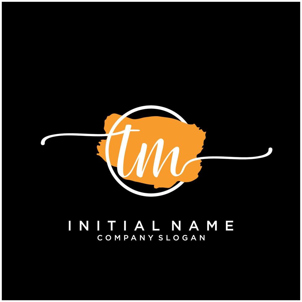 initiale tm féminin logo collections modèle. écriture logo de initiale signature, mariage, mode, bijoux, boutique, floral et botanique avec Créatif modèle pour tout entreprise ou entreprise. vecteur