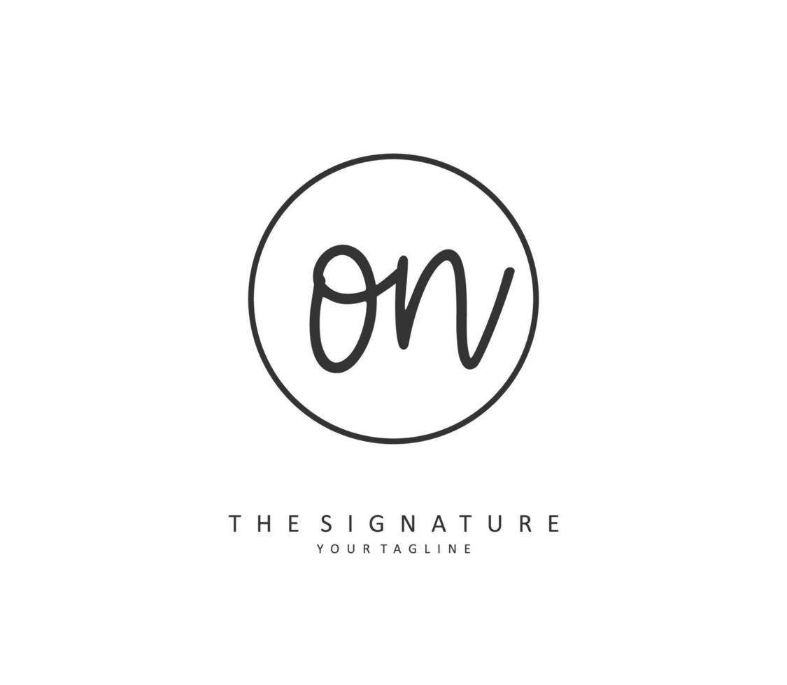 o n sur initiale lettre écriture et Signature logo. une concept écriture initiale logo avec modèle élément. vecteur