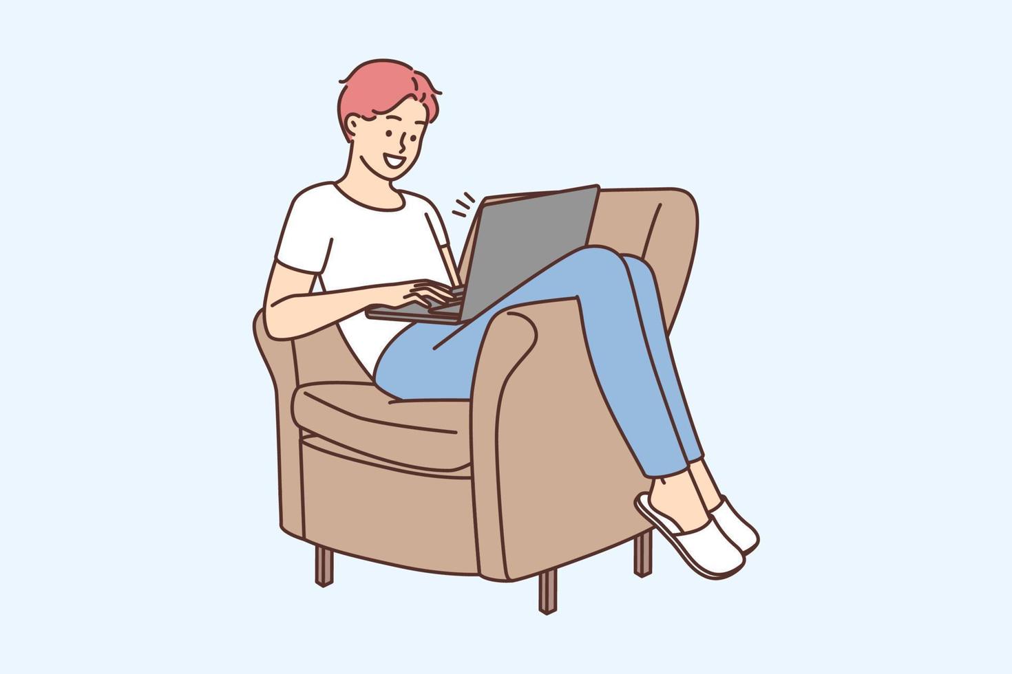 souriant Jeune homme asseoir dans chaise travail sur portable. content gars se détendre dans fauteuil free-lance sur ordinateur de maison. éloigné emploi ou étude. vecteur illustration.