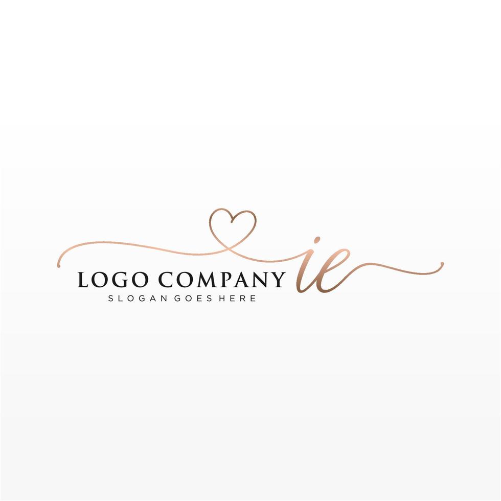 initiale c'est à dire féminin logo collections modèle. écriture logo de initiale signature, mariage, mode, bijoux, boutique, floral et botanique avec Créatif modèle pour tout entreprise ou entreprise. vecteur