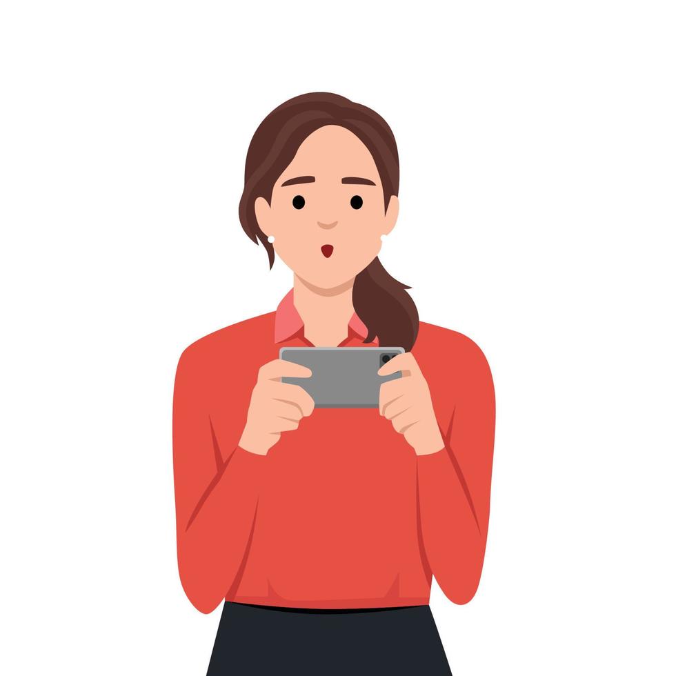 Jeune fille portant rouge chemise et en jouant ou en train de regarder quelque chose avec sa téléphone intelligent vecteur