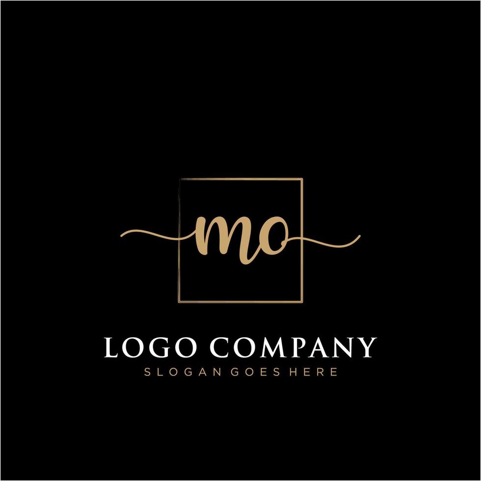 initiale mo féminin logo collections modèle. écriture logo de initiale signature, mariage, mode, bijoux, boutique, floral et botanique avec Créatif modèle pour tout entreprise ou entreprise. vecteur