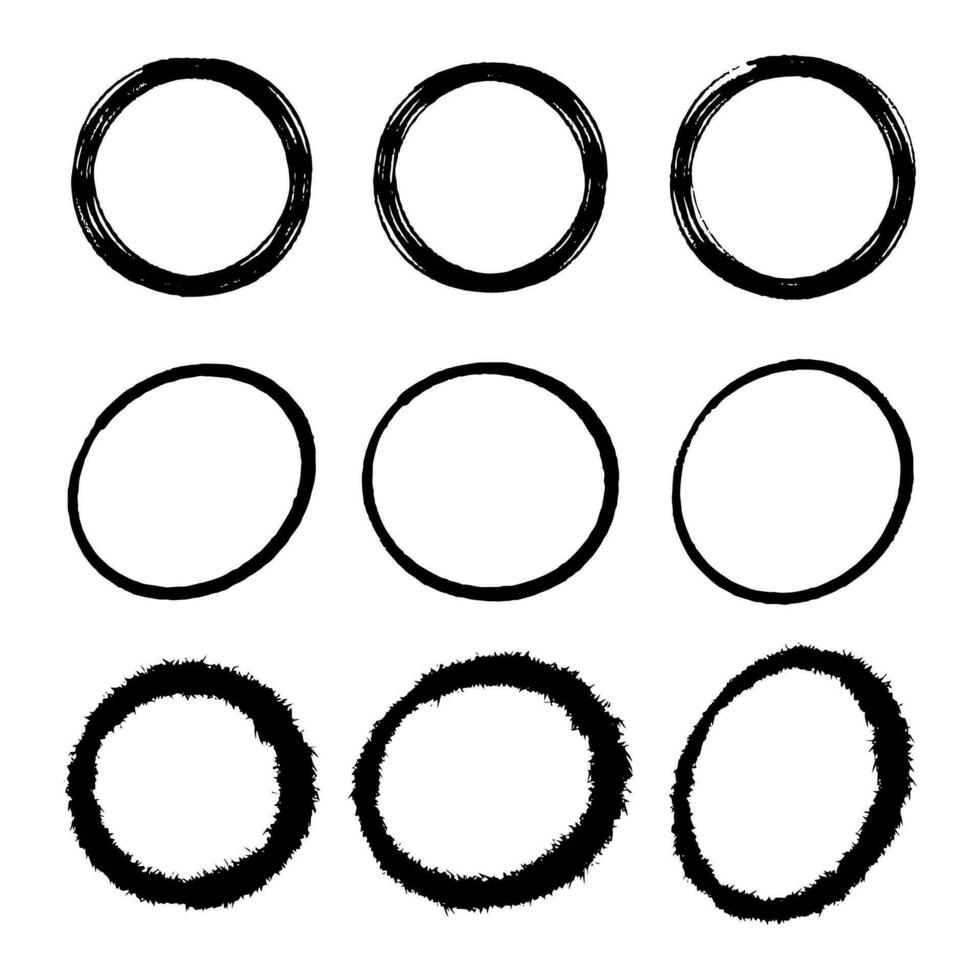 super ensemble de lignes de cercles croquis dessinés à la main. cercles de griffonnage pour les éléments de conception vecteur