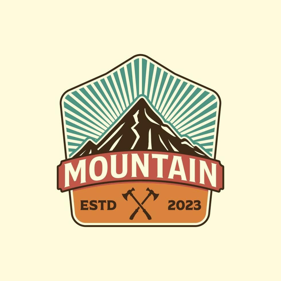 Montagne aventure ancien badge logo vecteur