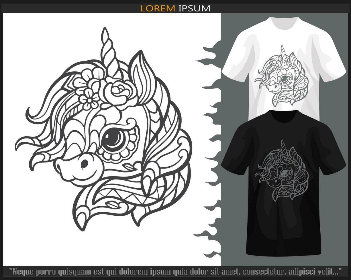 Licorne tête mandala les arts isolé sur noir et blanc T-shirt. vecteur