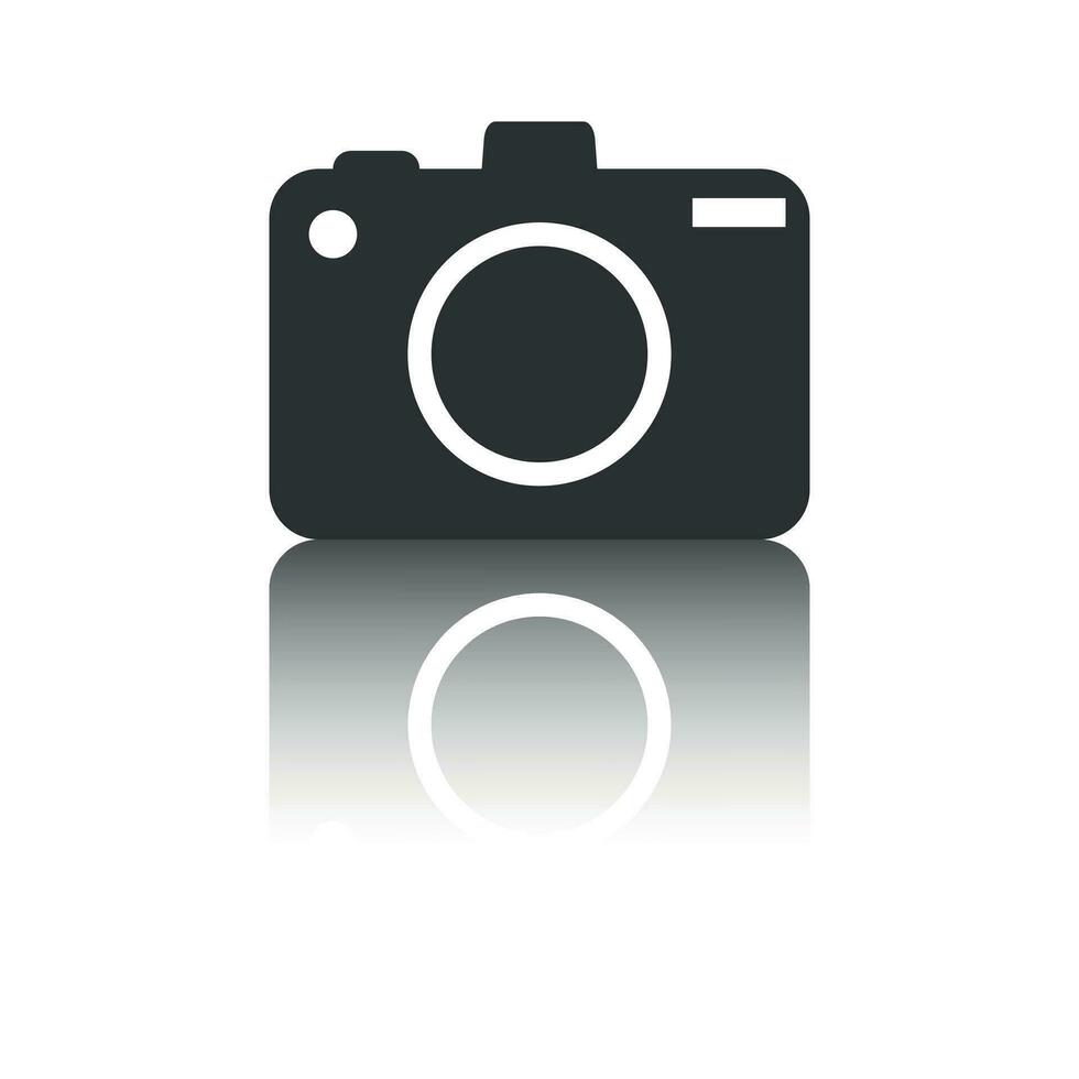 caméra icône avec réflexion effet sur blanc Contexte. plat vecteur illustration.