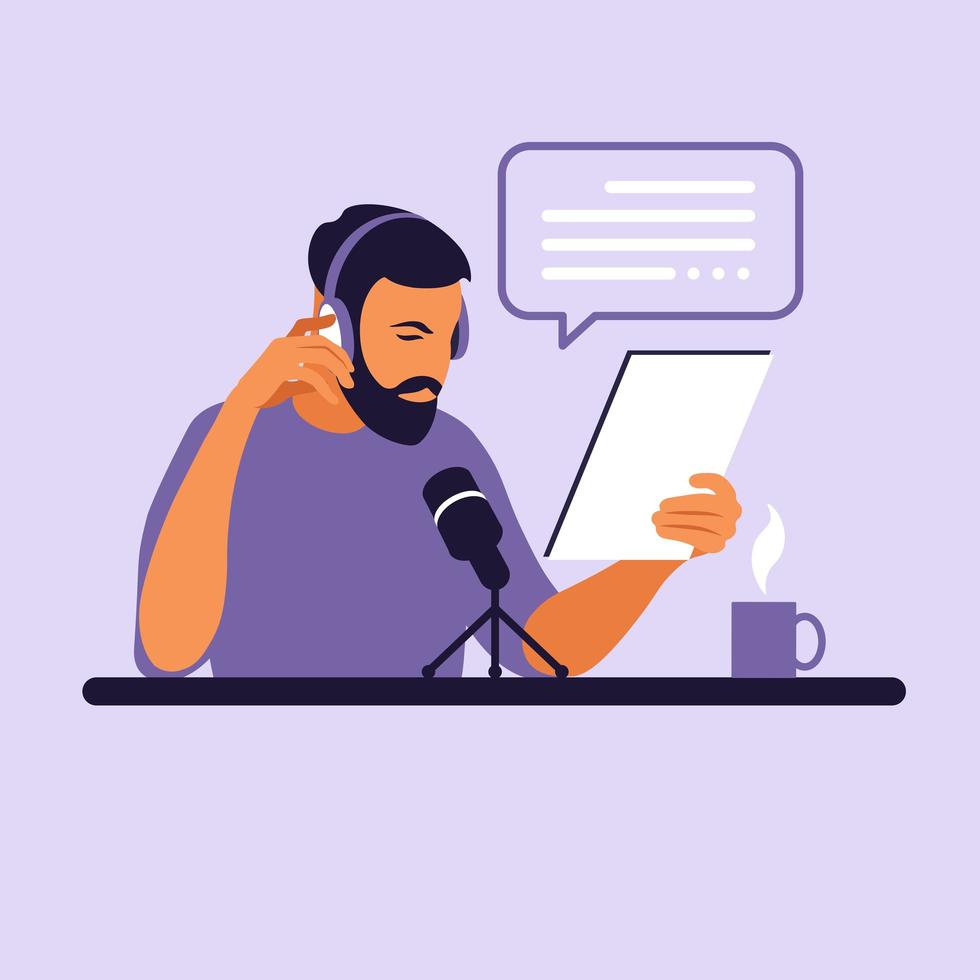 podcasteur masculin parlant au microphone enregistrant un podcast en studio. animateur radio avec illustration vectorielle plane de table. vecteur