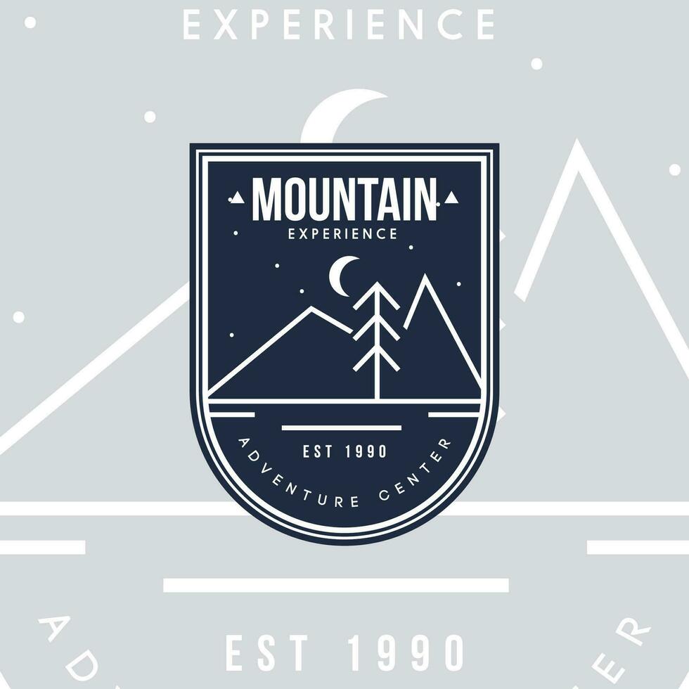 vecteur Étiquettes avec main tiré montagnes isolé. 2022. illustration pour ski station balnéaire, randonnée, escalade, Montagne Cyclisme logo ensemble. dessin hiver paysage, camping conception