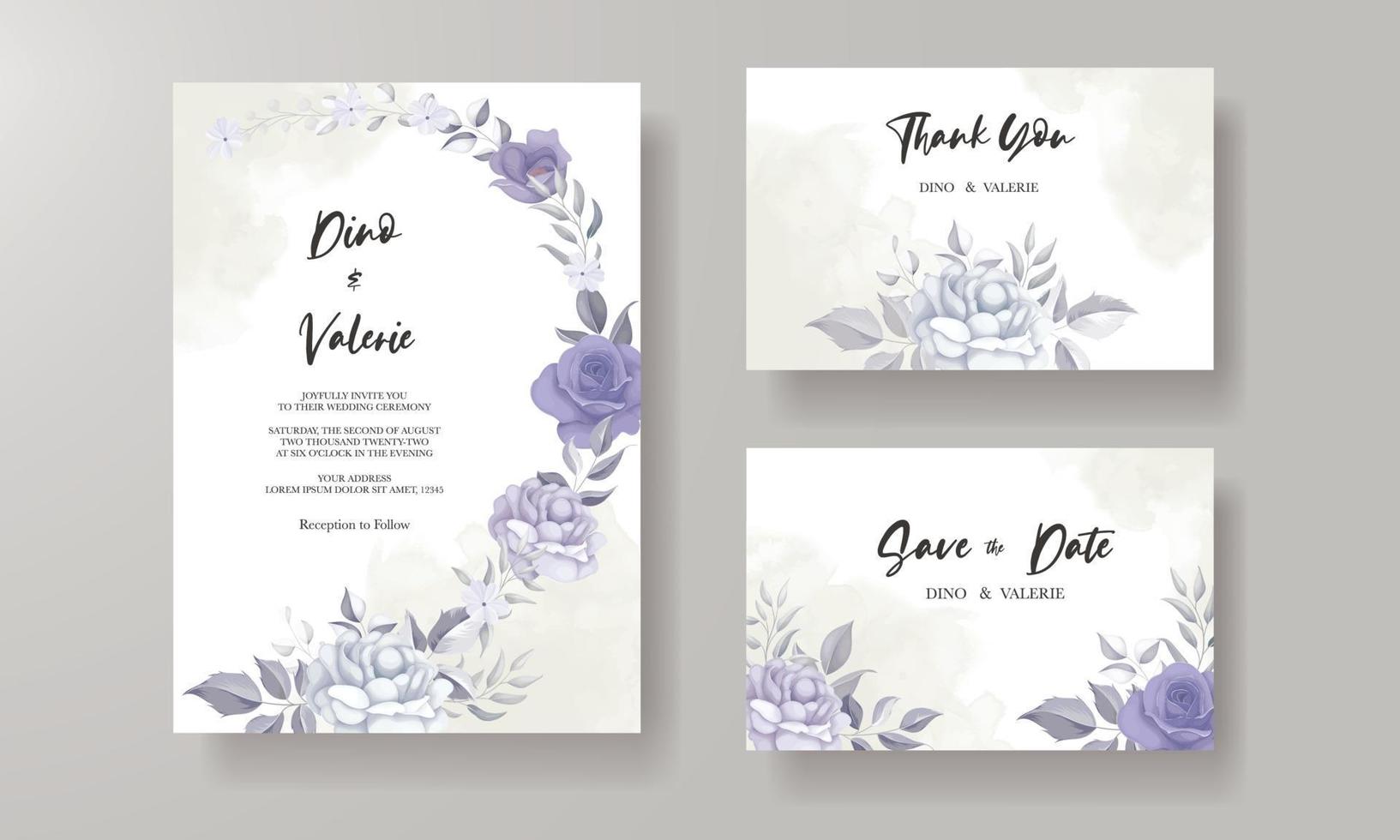 belle carte d'invitation de mariage avec décoration de fleurs violettes vecteur