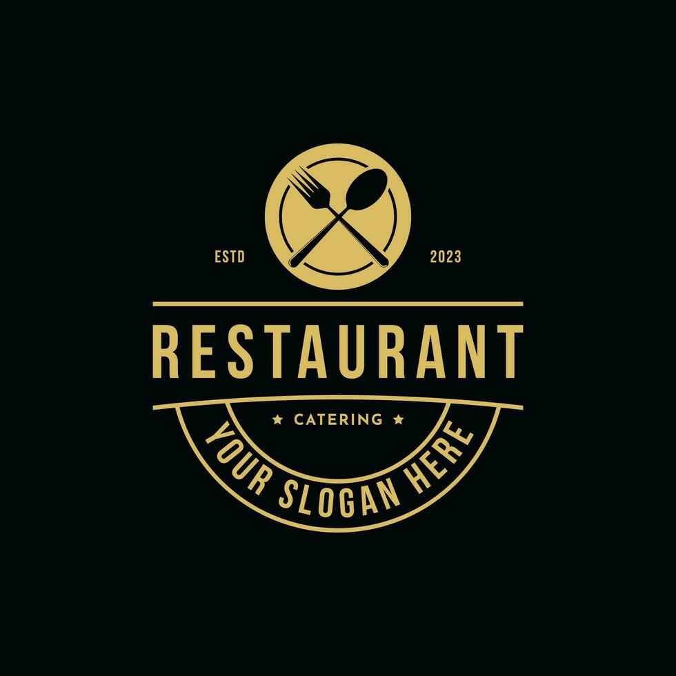 restaurant logo conception ancien rétro avec cuillère, fourchette et plat vecteur