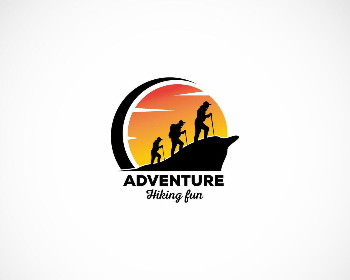 aventure logo Créatif randonnée conception illustration vecteur