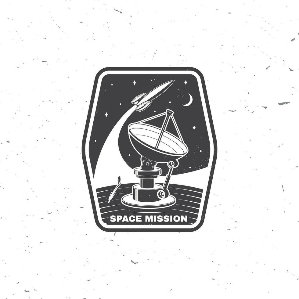 espace mission logo, badge, correctif. vecteur. concept pour chemise, imprimer, timbre, recouvrir ou modèle. ancien typographie conception avec espace fusée, Satellite vaisselle et lune silhouette. vecteur