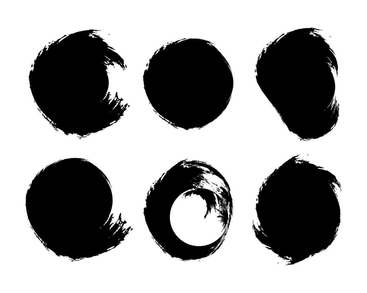 noir encre cercle ensemble de grunge éléments, une ensemble de noir et blanc cercles avec différent formes brosse accident vasculaire cérébral empaqueter, cercle brosse brosse accident vasculaire cérébral texture ancien stylo cercle brosse ligne vecteur