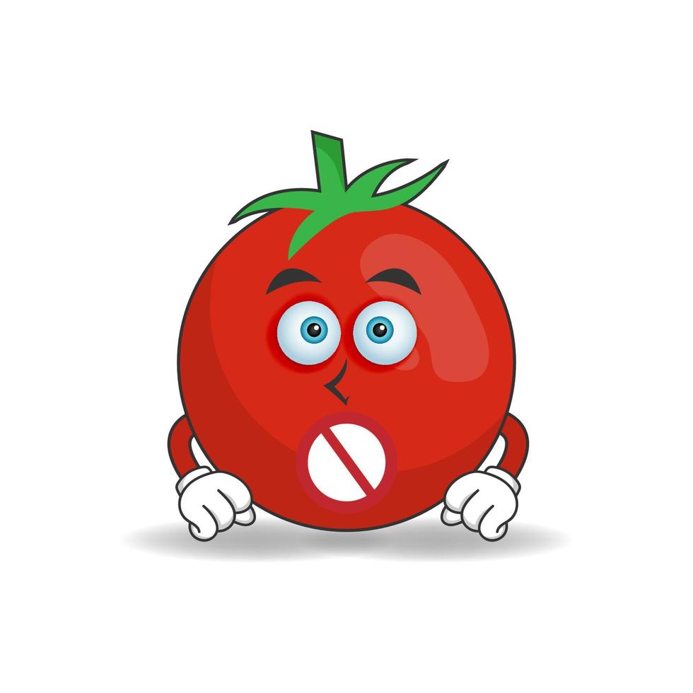 le personnage de mascotte de tomate avec une expression sans voix. illustration vectorielle vecteur