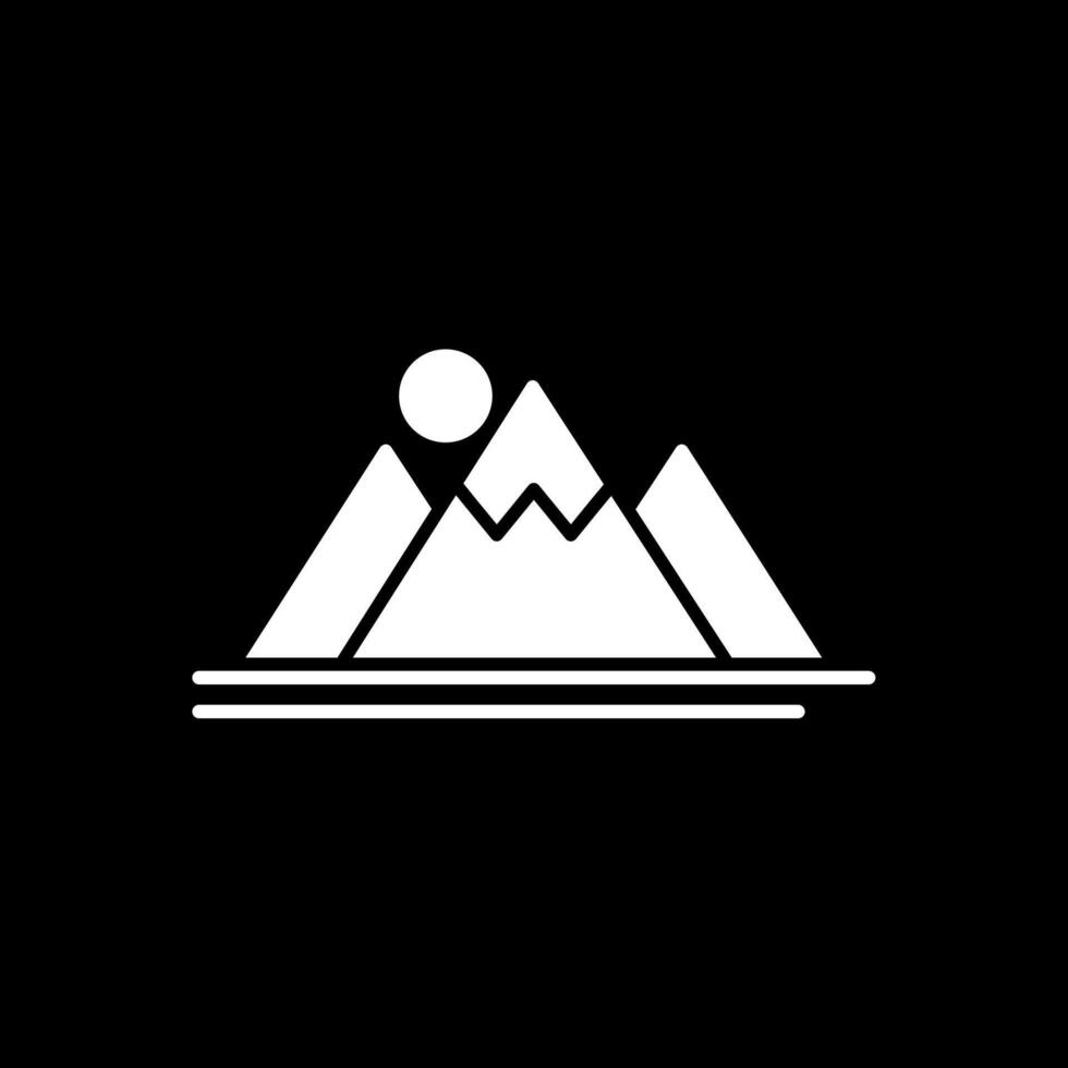 icône inversée de glyphe de montagne vecteur