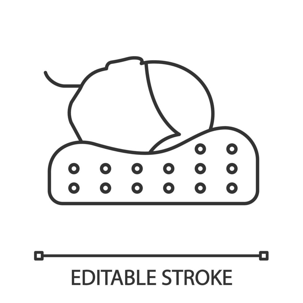 icône linéaire d'oreiller orthopédique. oreiller en mousse à mémoire de forme. illustration de la ligne mince. position correcte du cou pour dormir. coussin cervical. symbole de contour. dessin de contour isolé de vecteur. trait modifiable vecteur