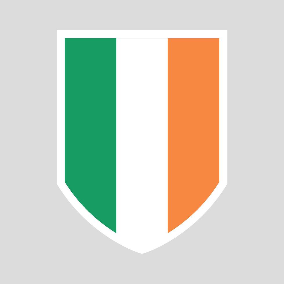 Irlande drapeau dans bouclier forme Cadre vecteur