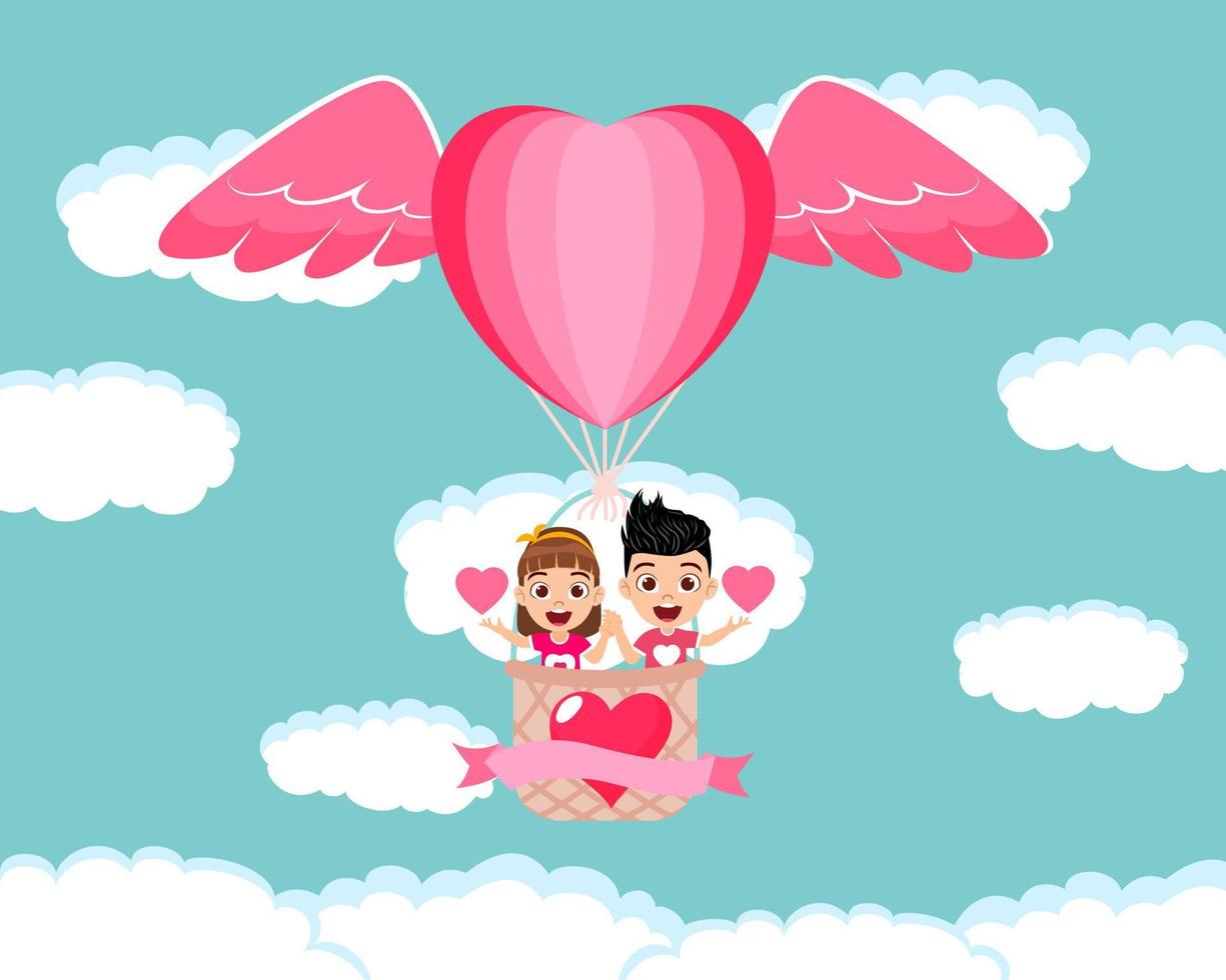 heureux garçon mignon et personnage de fille volant avec un ballon à air chaud en forme de coeur avec des ailes et agitant avec un symbole de forme de coeur sur fond de ciel avec des nuages vecteur