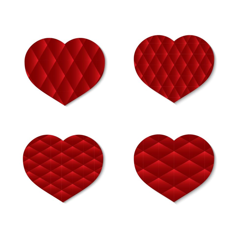 ensemble de quatre coeurs polygonaux isolés sur fond blanc. style low poly. illustration vectorielle de la Saint-Valentin. symbole d'histoire d'amour. modèle de conception facile à modifier. vecteur