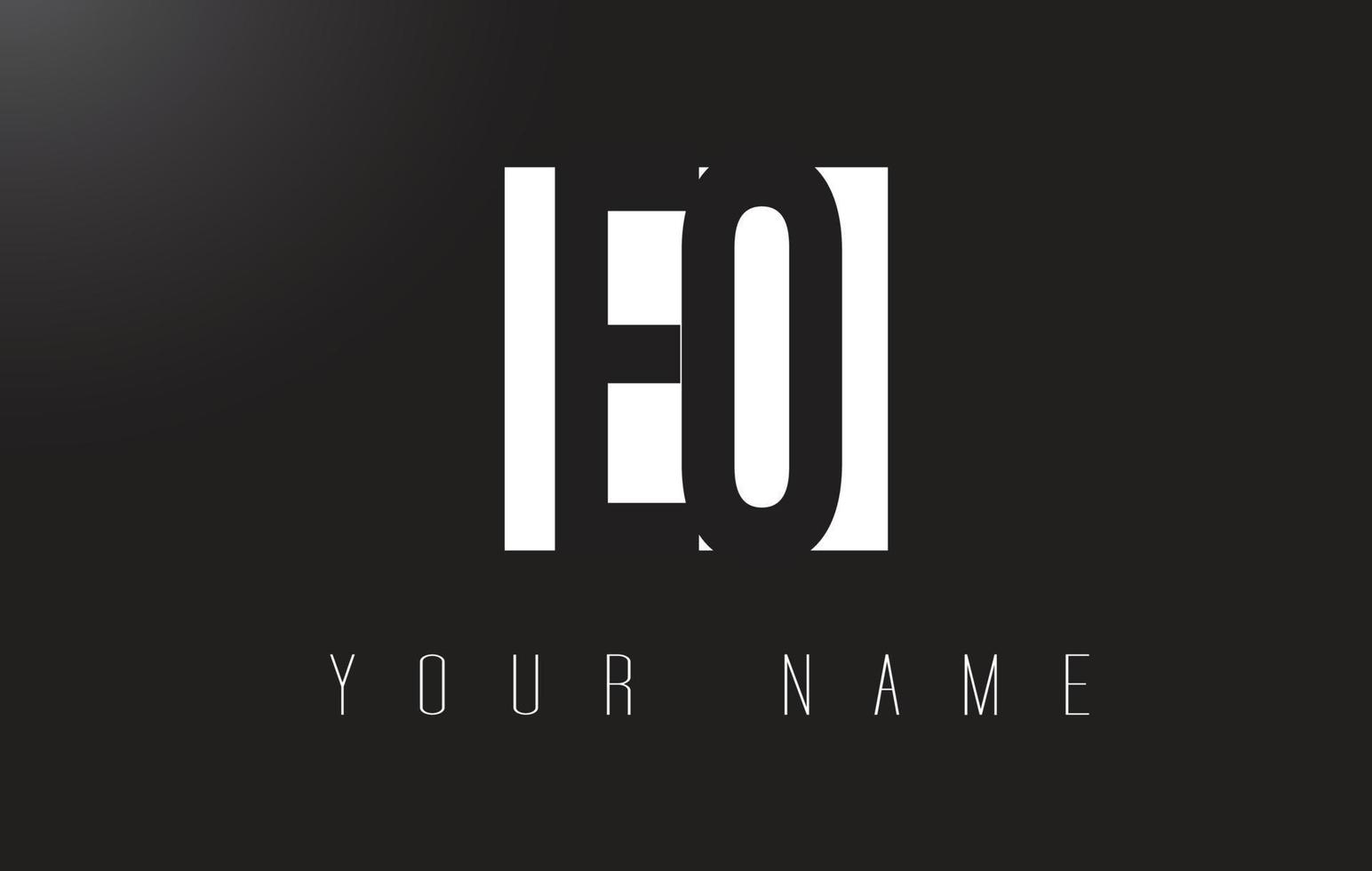 logo de lettre eo avec un design d'espace négatif en noir et blanc. vecteur