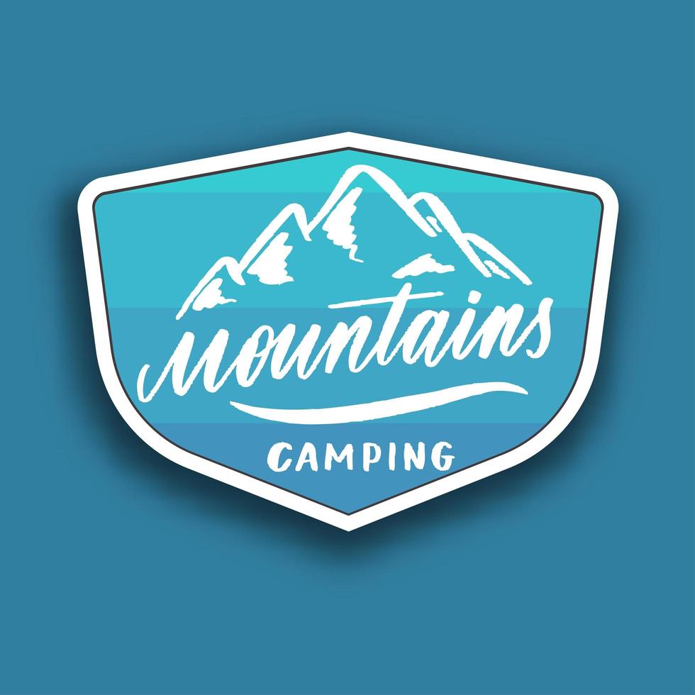 emblème de voyage en montagne. emblème, badge et logo d'aventure de camping en plein air. vecteur