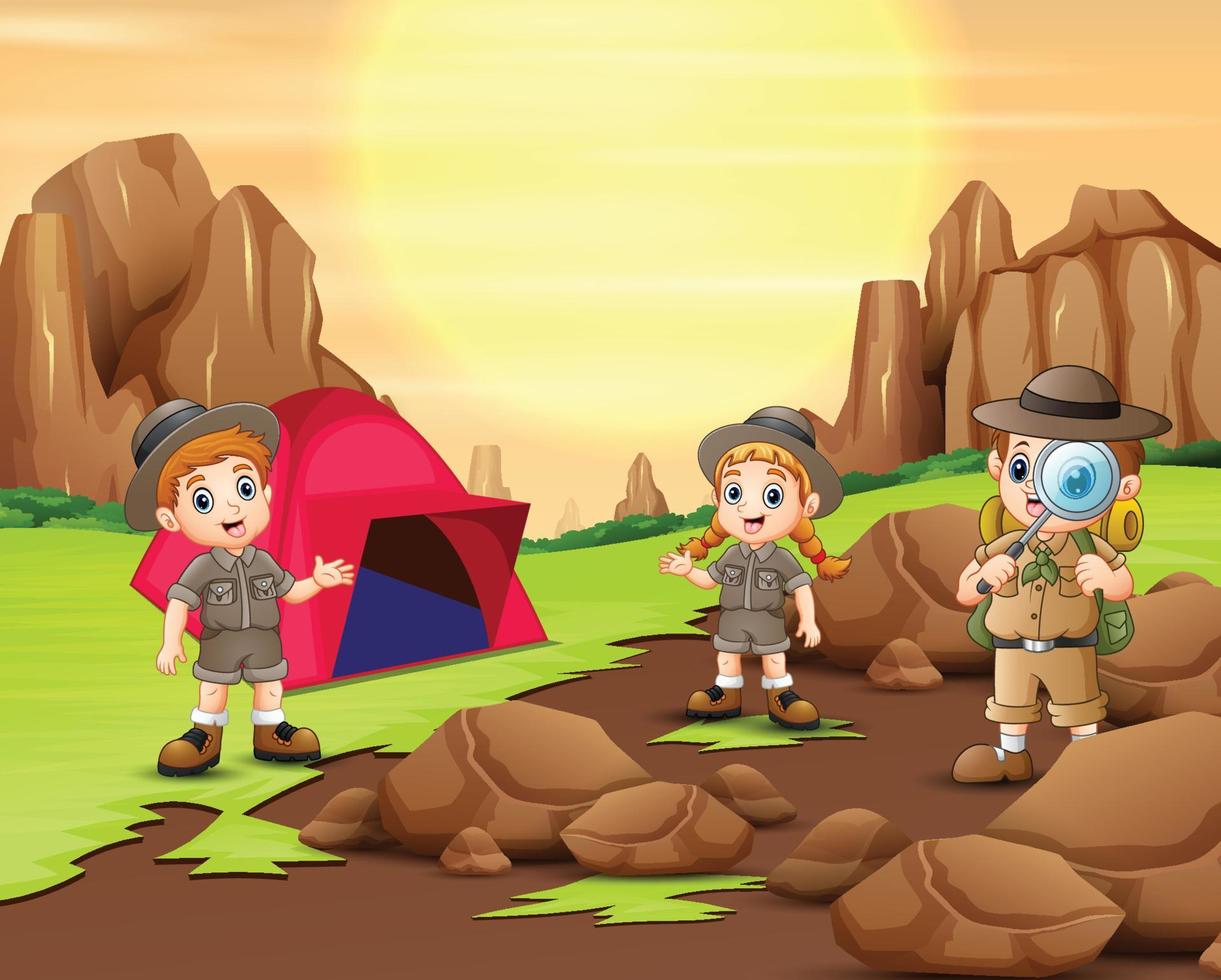 les enfants explorateurs campent dans la nature vecteur