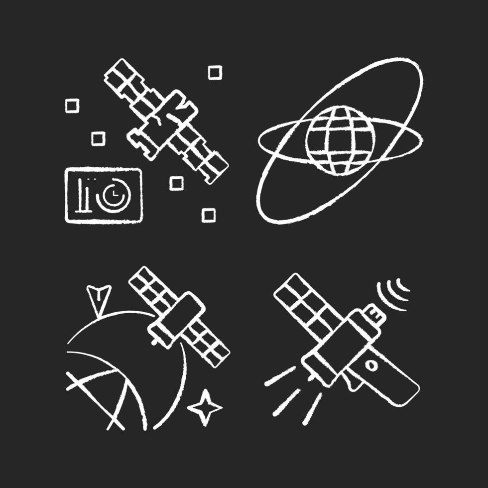 satellites dans l'espace icônes blanches craie sur fond sombre. localisation des engins spatiaux scientifiques, positionnement dans l'espace. orbites, trajectoires des satellites. illustrations de tableau de vecteur isolé sur noir