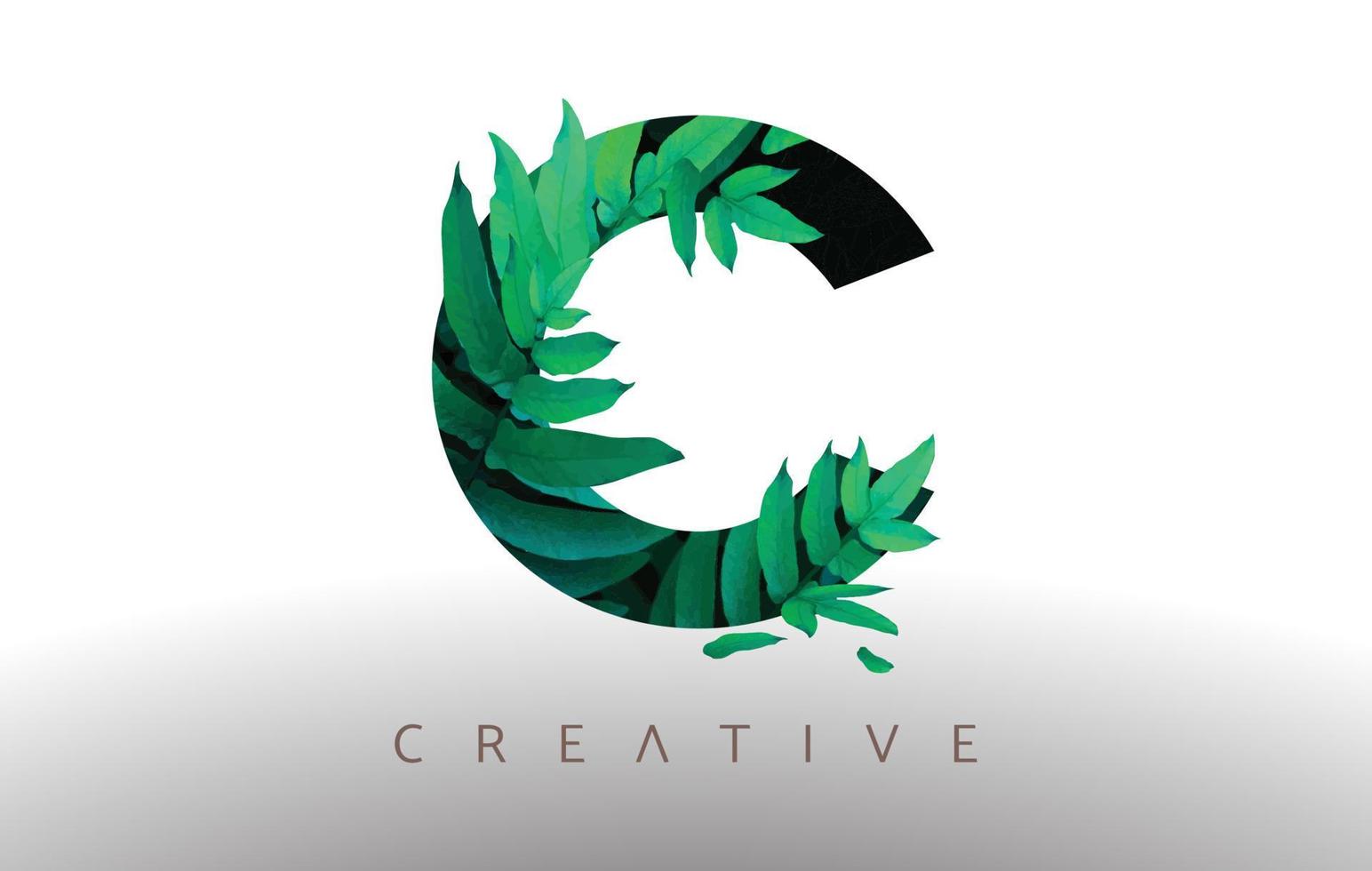 icône de conception de logo de lettre c de feuille écologique verte botanique faite de feuilles vertes qui sortent de la lettre. vecteur