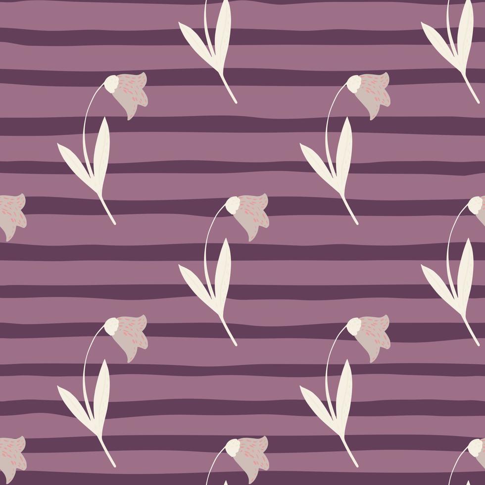 doodle motif harmonieux de fleurs sauvages stylisées avec des formes de campanule. ornement de flore créative sur fond rayé violet. vecteur