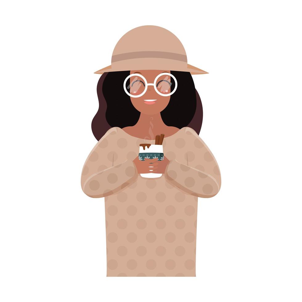 une fille à la peau foncée dans un chapeau tient une boisson chaude. fille afro-américaine buvant du café ou du chocolat chaud. isolé. vecteur. vecteur