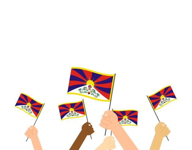 Mains d&#39;illustration vectorielle tenant des drapeaux du Tibet isolés sur fond blanc vecteur