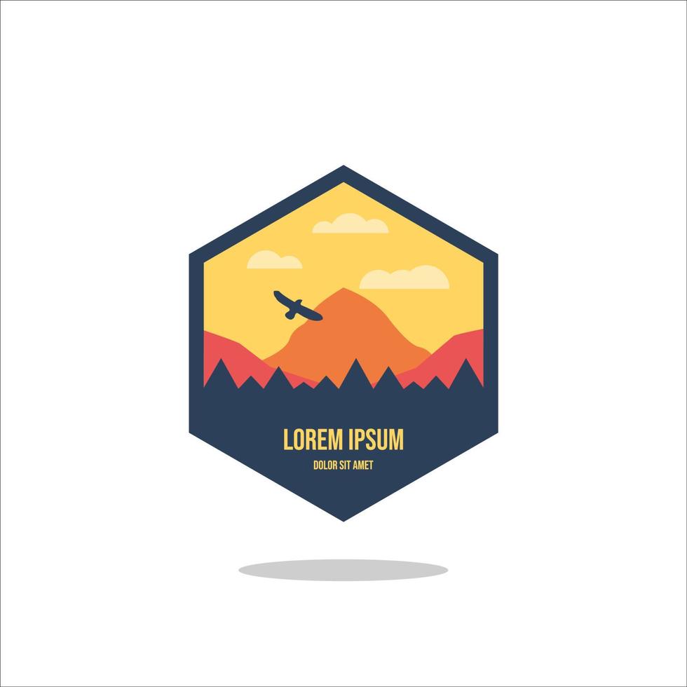 étiquette, insigne, logo ou emblème vintage d'aventure en plein air. avec des montagnes et la silhouette de la forêt. illustration vectorielle. vecteur