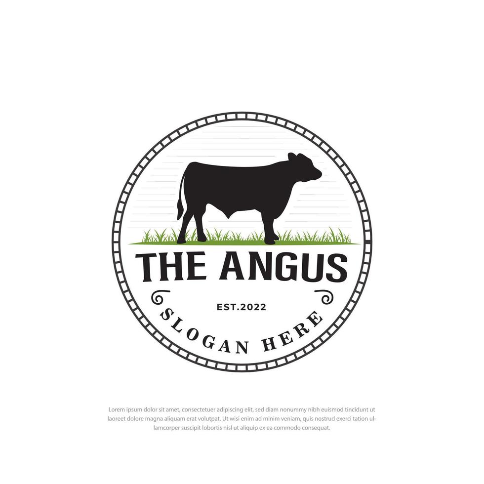 logo d'animal de vache angus noir sur l'herbe, inspiration de conception de logo de boeuf de vache vintage vectoriel