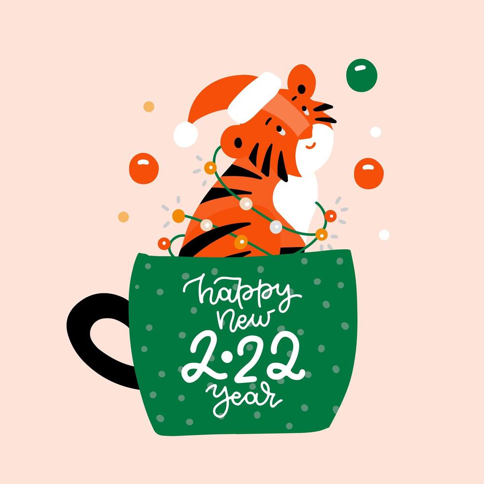 mignon petit tigre est assis dans une tasse de café. personnage de minou sauvage. affiche moderne pour impressions, carte de voeux pour enfant, affiche, t-shirts. illustration vectorielle plate avec lettrage bonne année 2022. vecteur