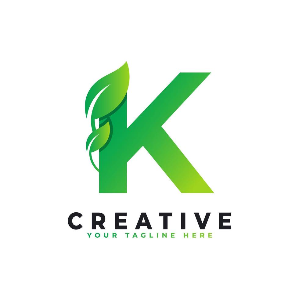 création de logo nature feuille verte lettre k. logo monogramme. icône de l'alphabet des feuilles vertes. utilisable pour les logos commerciaux, scientifiques, médicaux, médicaux et naturels vecteur