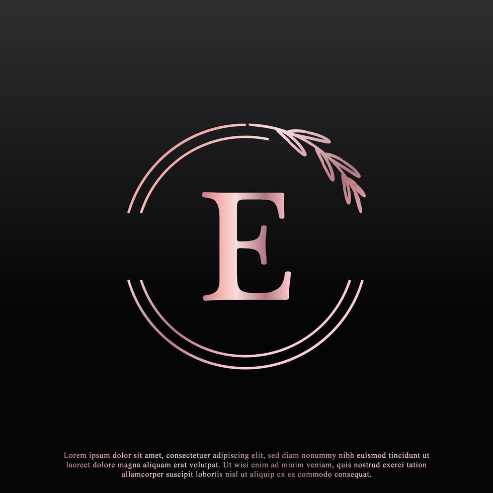 élégant logo floral de cercle de lettre e avec une branche de monogramme de feuille élégante créative et une couleur noire rose. utilisable pour les logos d'affaires, de mode, de cosmétiques, de spa, de science, de médecine et de nature. vecteur