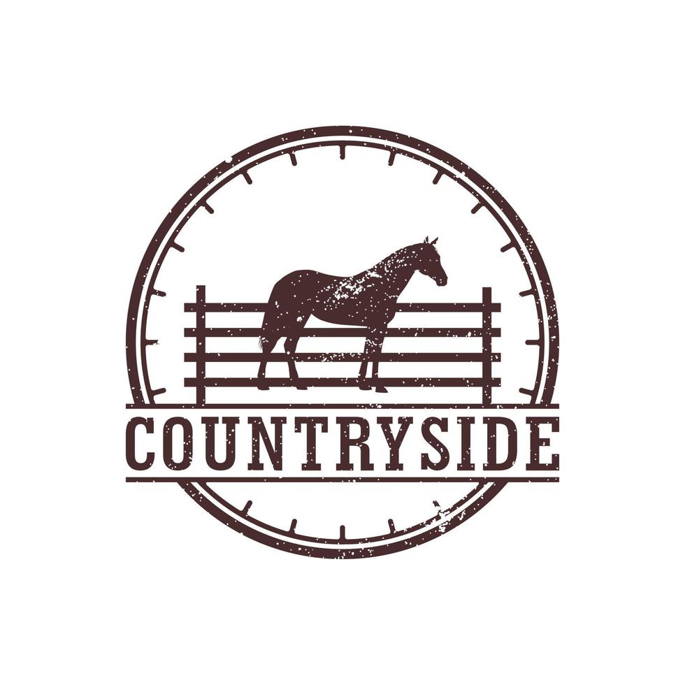 silhouette de cheval derrière un enclos de clôture en bois pour la campagne rustique rétro vintage western country farm ranch logo design vecteur