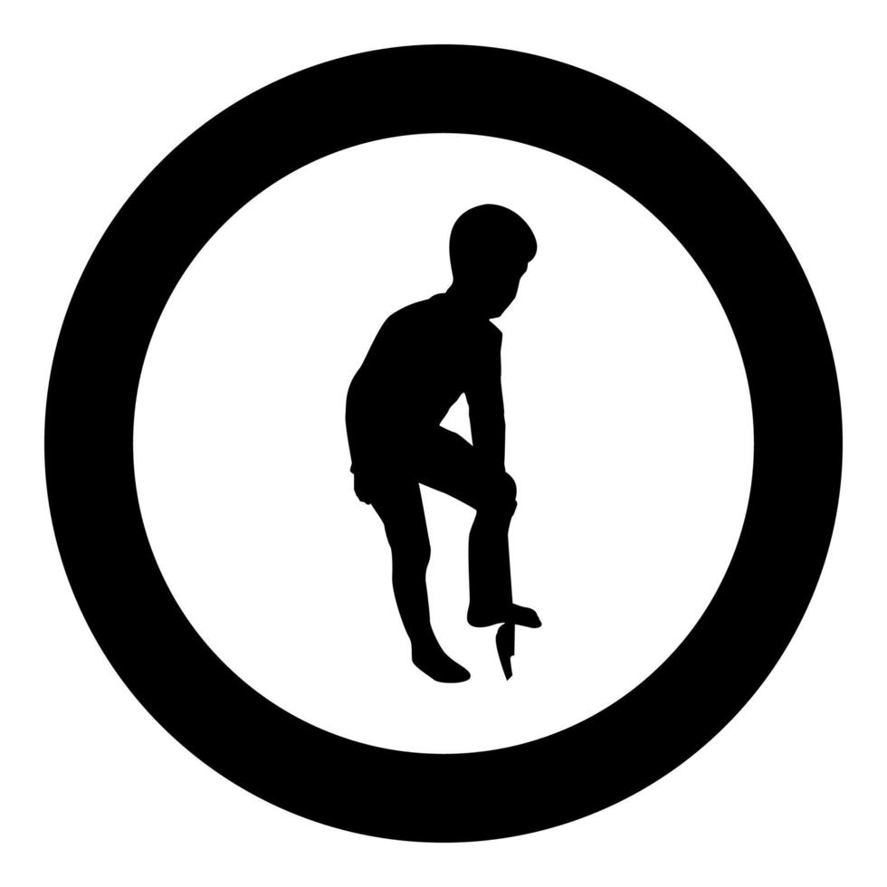 garçon creusant pelle pour enfants jeune agriculteur enfant avec cuillère de jardin les enfants jouent concept mignon petit enfant silhouette en cercle rond noir couleur illustration vectorielle solide contour style image vecteur