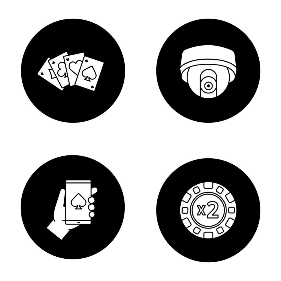 jeu d'icônes de glyphe de casino. jeton double, quatre as, caméra de surveillance, casino en ligne. illustrations de silhouettes blanches vectorielles dans les cercles noirs vecteur