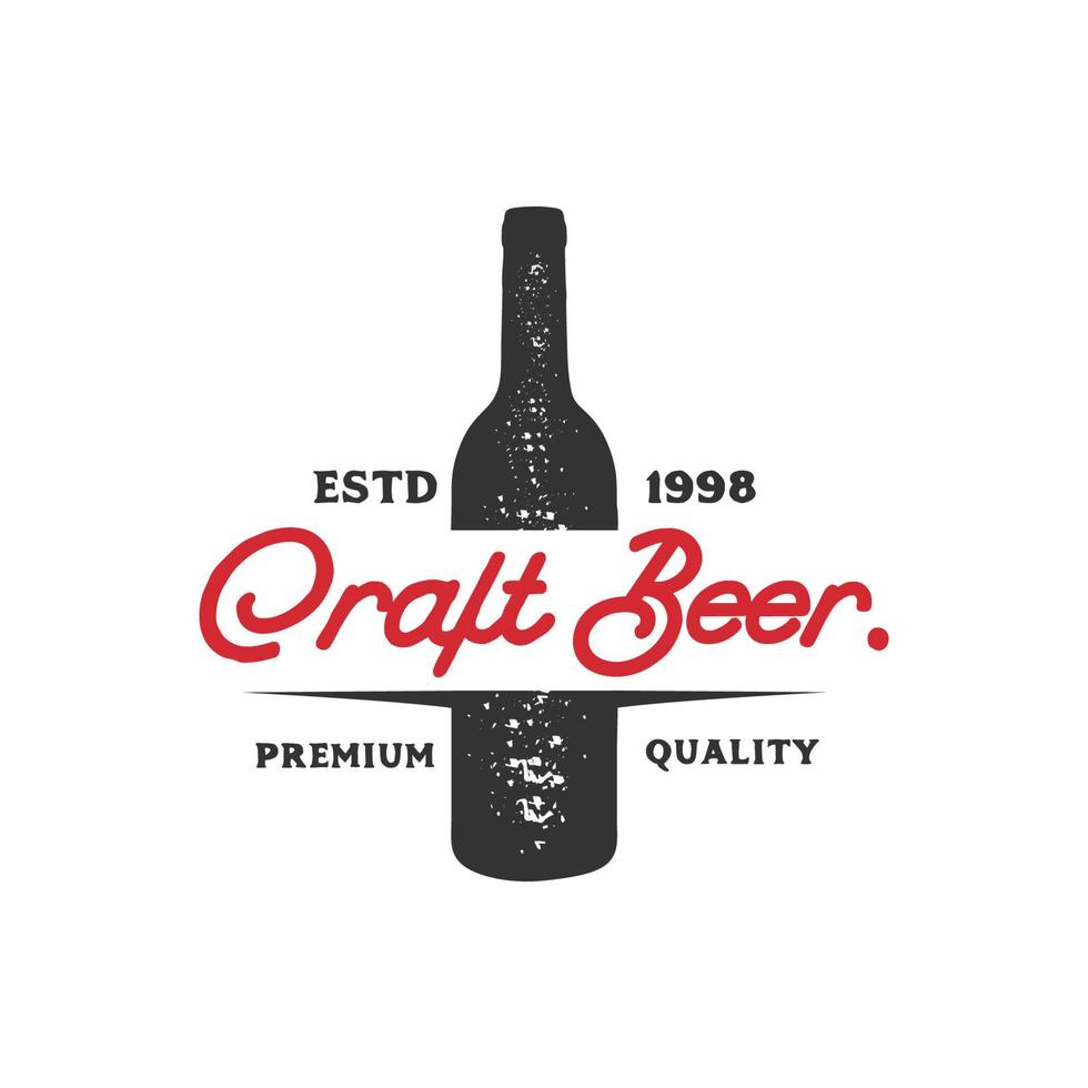 pub de bière artisanale texturé, brasserie, création de logo de bar avec bouteille et silhouette sunrburst. étiquette de vecteur, emblème, typographie. vecteur